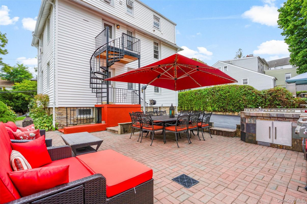 Exterior, Outdoor Kitchen