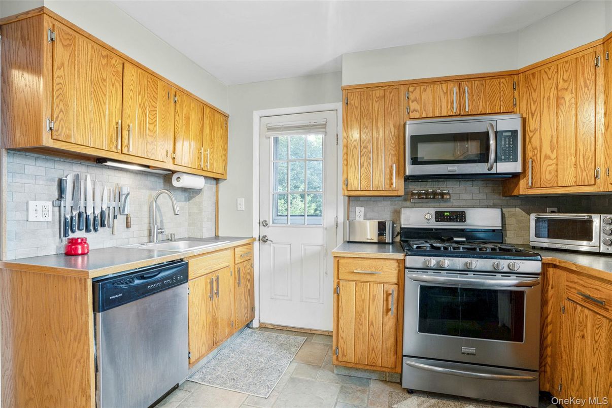 Interior, Kitchen, Stainless Steel Appliances