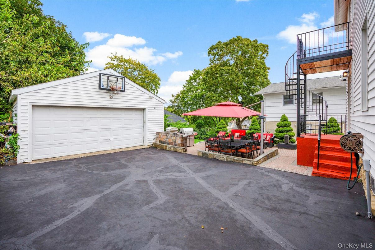 Detached Garage, Exterior