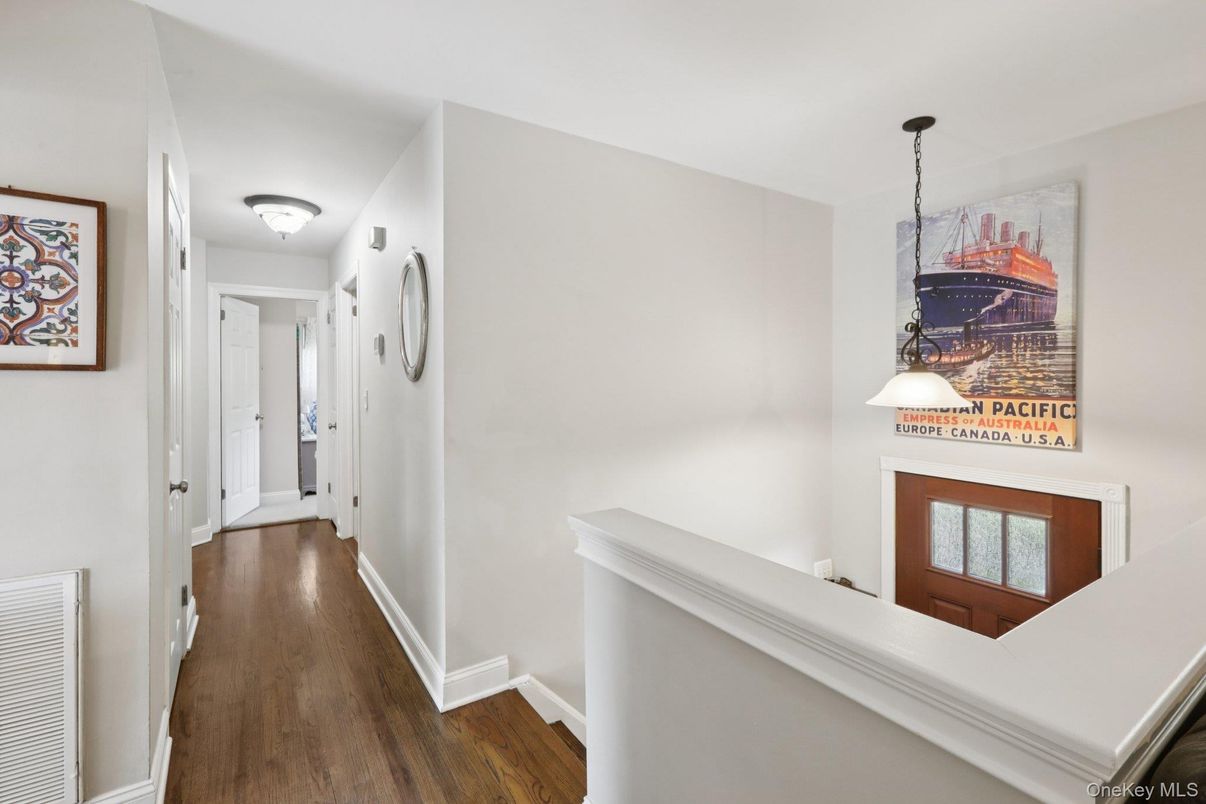Interior, Pendant Lights, Wood Texture Flooring