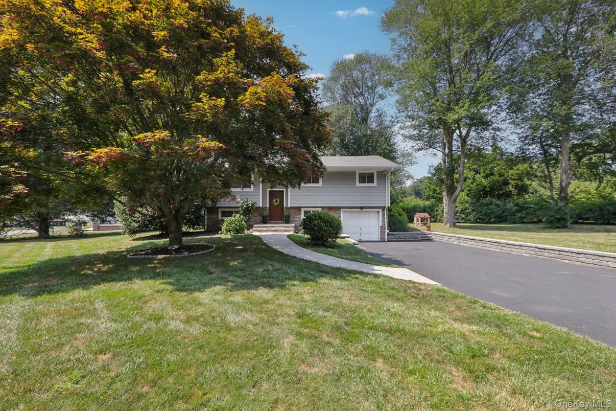 Attached, Exterior, Facade, Raised Ranch