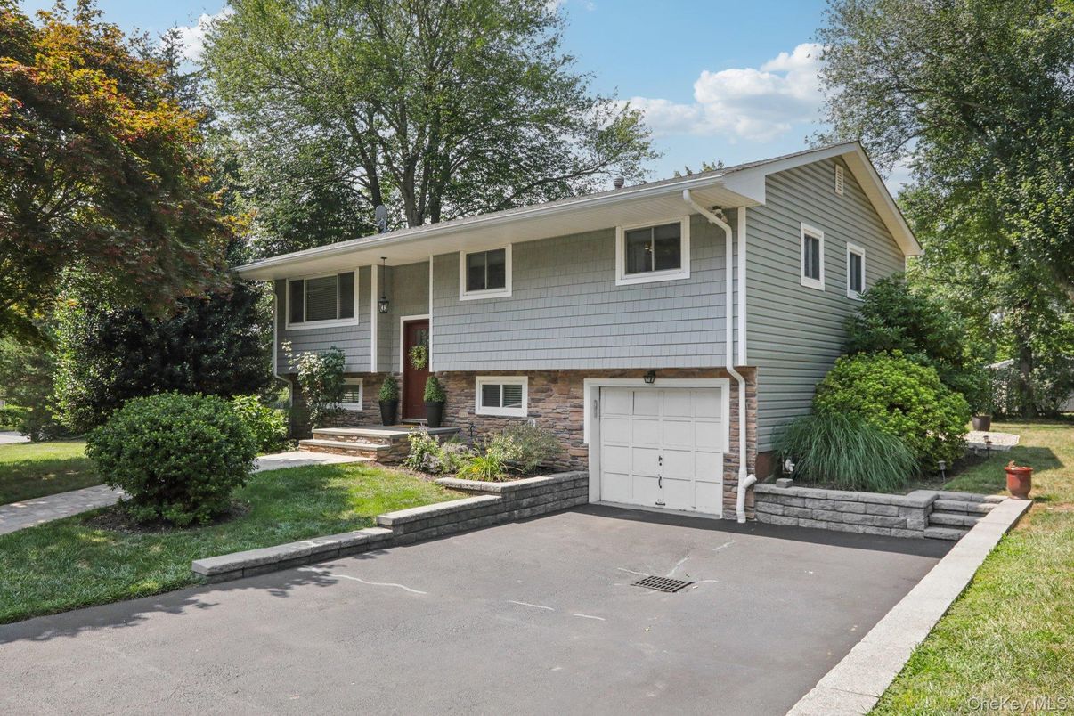 Attached, Exterior, Facade, Brick Facade, Raised Ranch