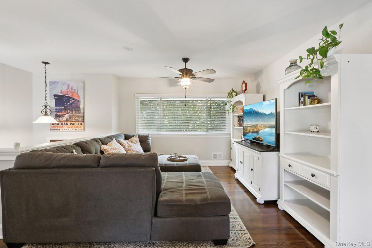 Interior, Living room, Pendant Lights, Wood Texture Flooring