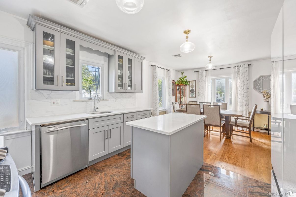 Dining room, Interior, Kitchen, Stainless Steel Appliances, Wood Texture Flooring