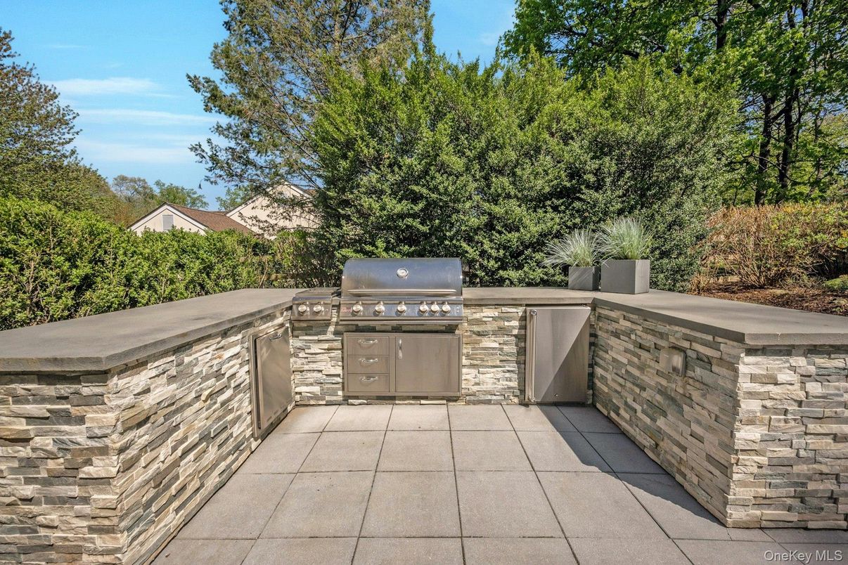 Exterior, Outdoor Kitchen