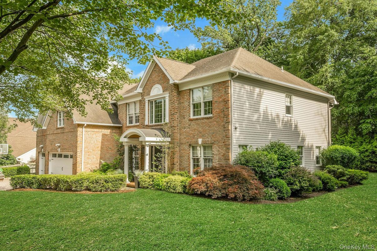 Exterior, Facade, Brick Facade, Brick Traditional