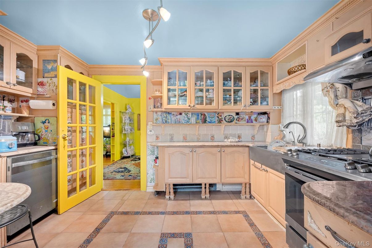 Interior, Kitchen, Pendant Lights, Stainless Steel Appliances