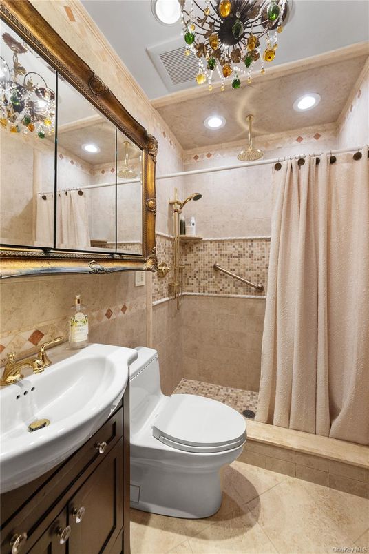 Bathroom, Interior, Recessed Lighting