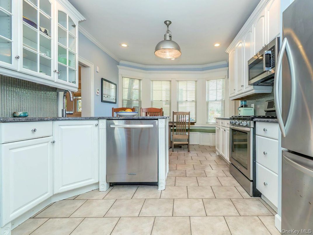 Dining room, Interior, Kitchen, Pendant Lights, Recessed Lighting, Stainless Steel Appliances