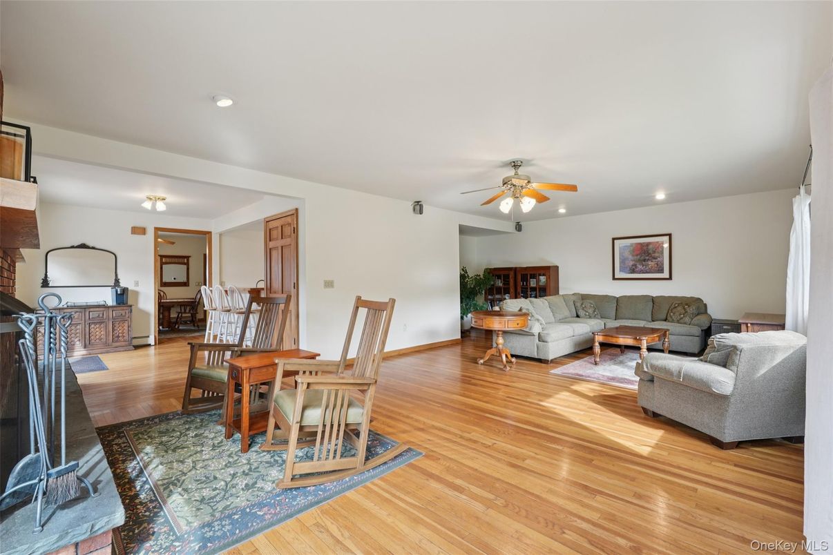 Dining room, Interior, Living room, Recessed Lighting, Wood Texture Flooring