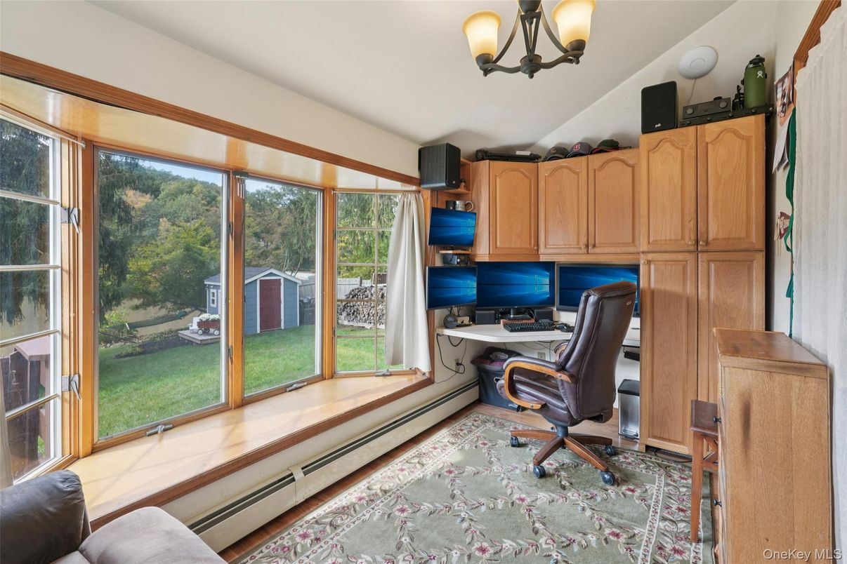 Home Office, Interior