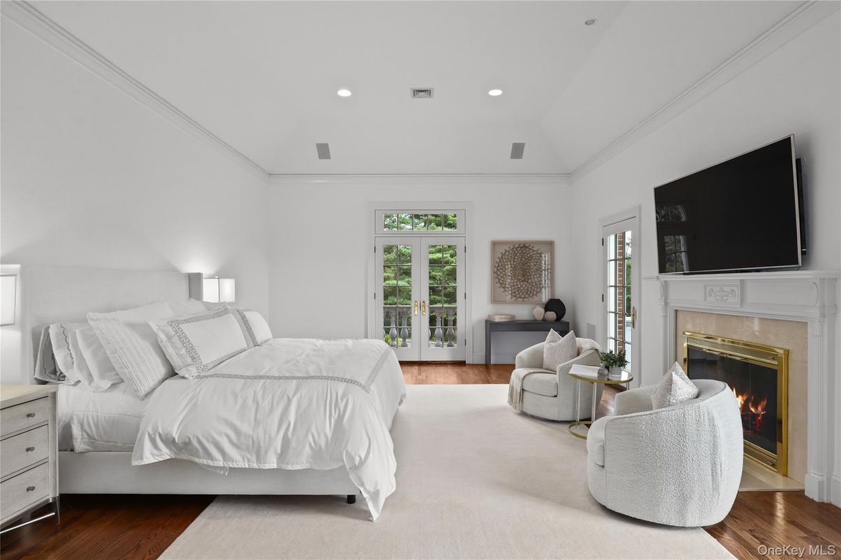 Bedroom, Fireplace, Interior, Recessed Lighting, Wood Texture Flooring