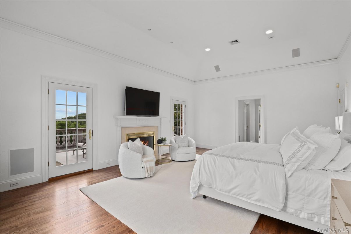 Bedroom, Fireplace, Interior, Recessed Lighting, Wood Texture Flooring