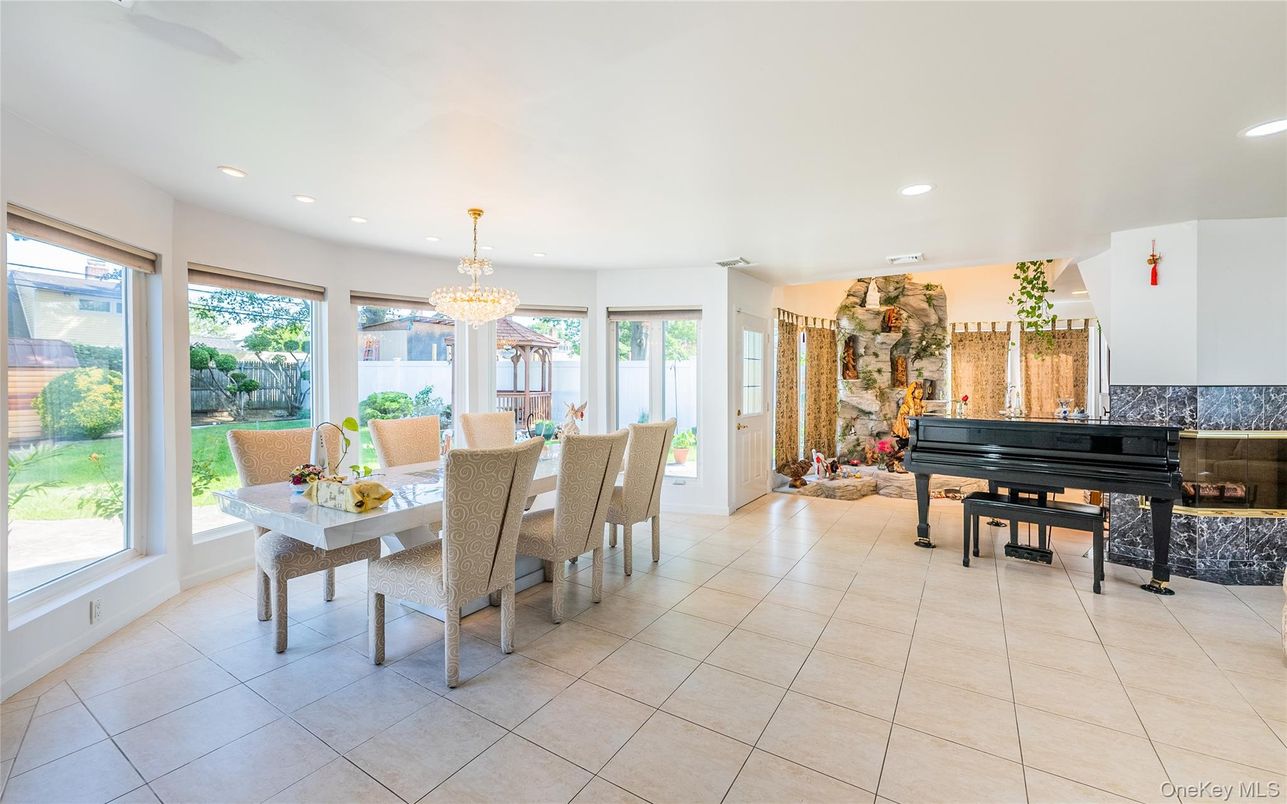 Chandelier, Dining room, Interior, Piano, Recessed Lighting
