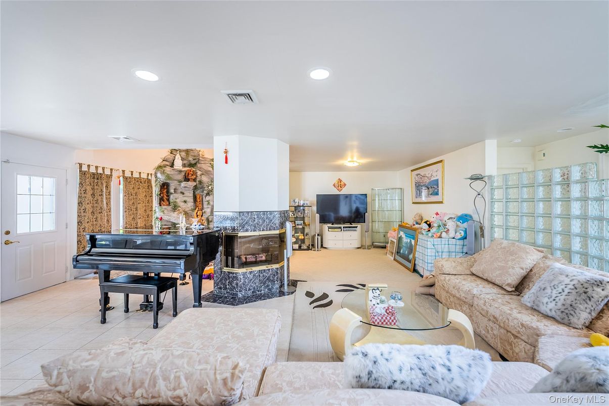 Fireplace, Interior, Living room, Piano, Recessed Lighting