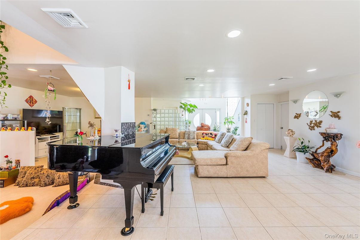 Interior, Living room, Piano, Recessed Lighting