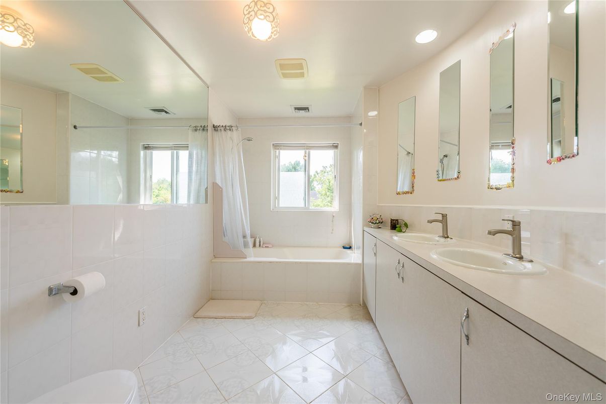 Bathroom, Interior, Marble, Recessed Lighting