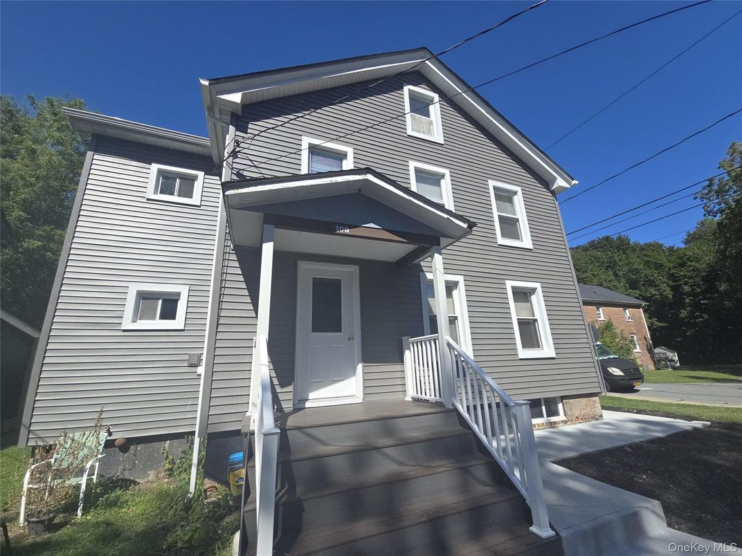 Exterior, Facade, Rowhouse