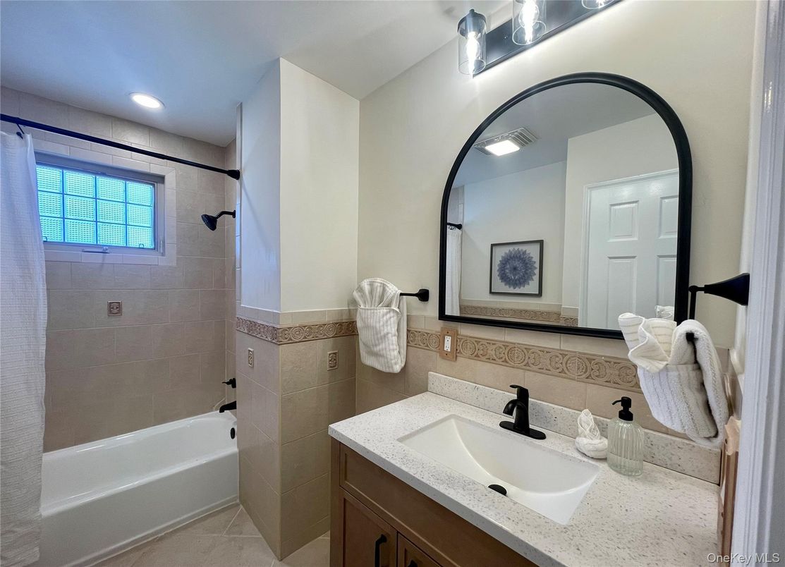 Bathroom, Interior, Recessed Lighting
