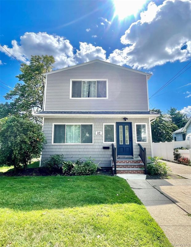 Exterior, Facade, American Foursquare