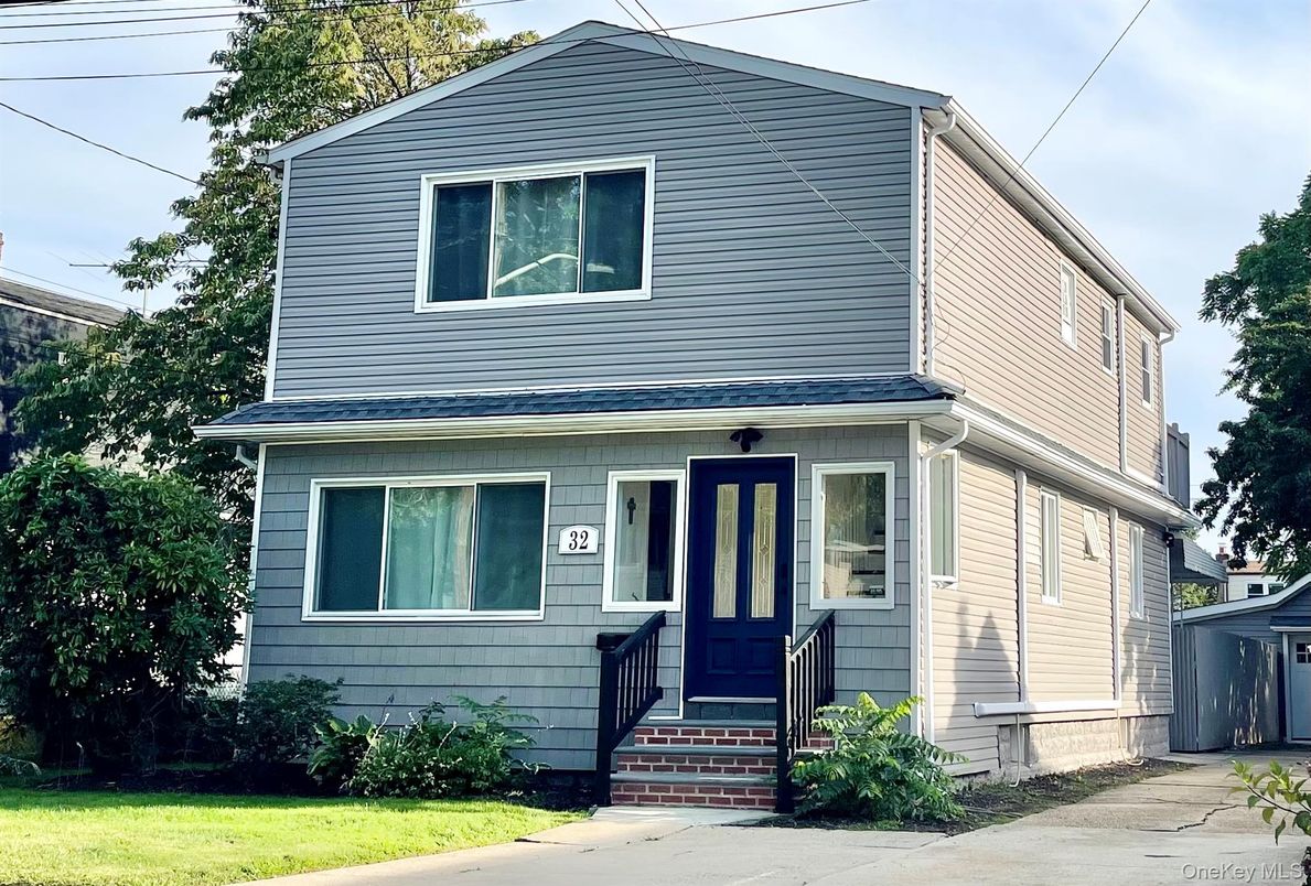 Exterior, Facade, American Foursquare