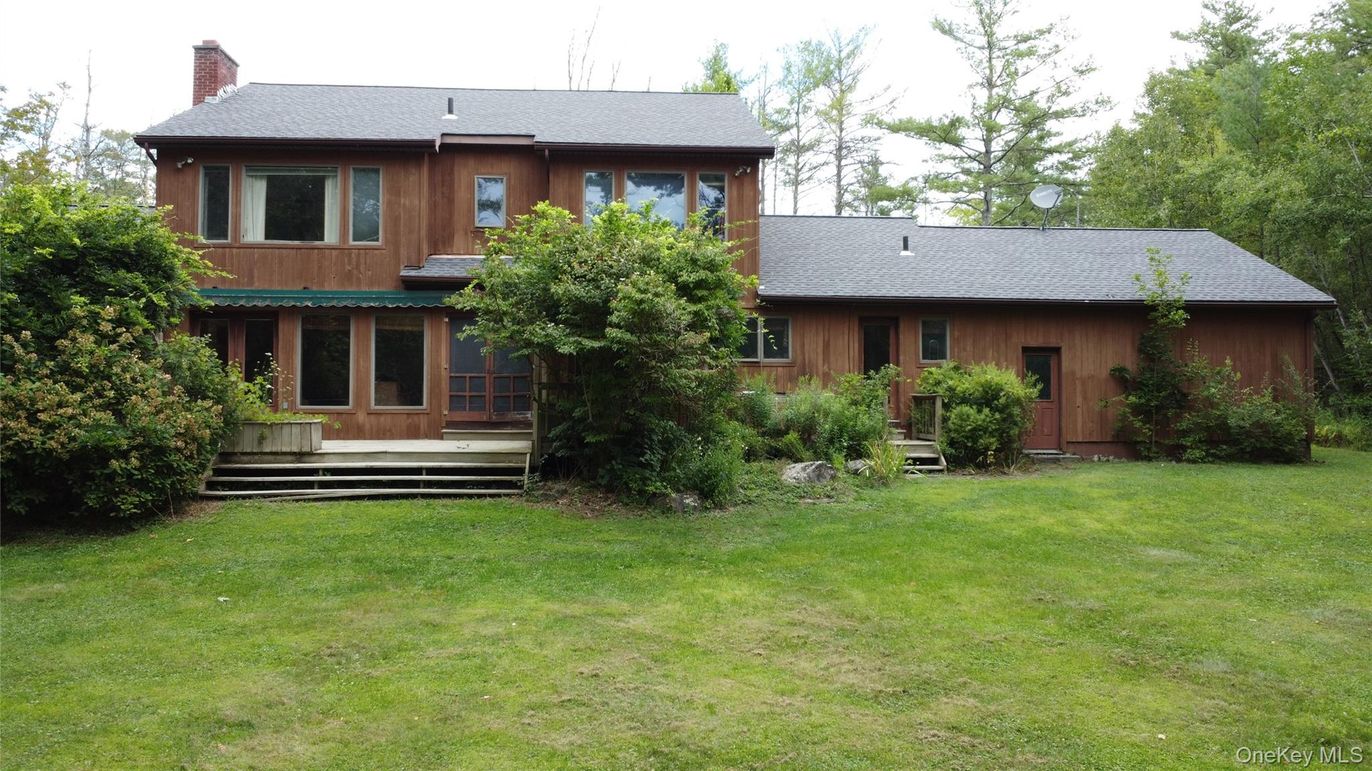 Backyard, Exterior, Facade, Split Level