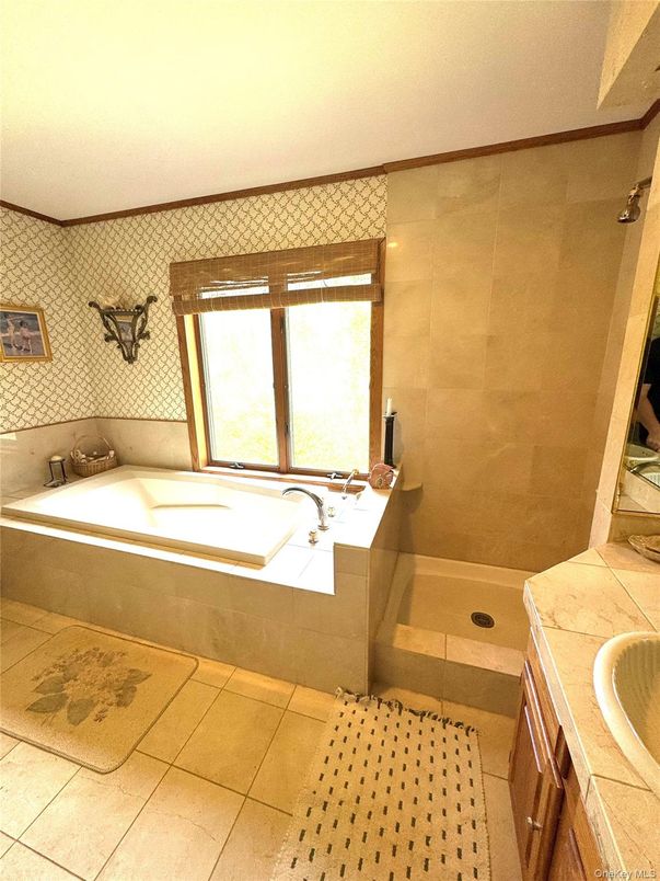 Bathroom, Interior, Tile Countertops