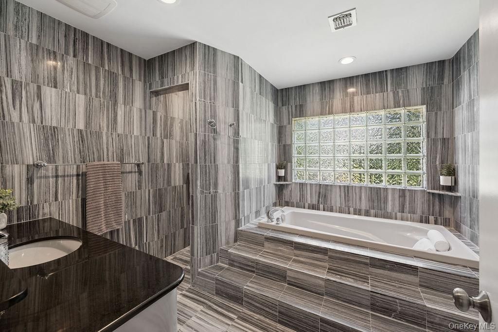 Bathroom, Interior, Recessed Lighting
