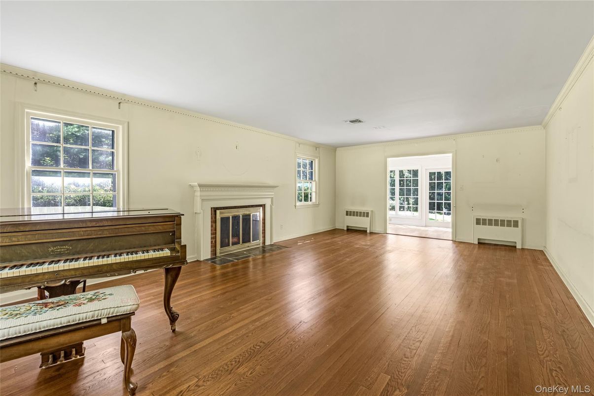 Empty room, Fireplace, Interior, Piano, Wood Texture Flooring