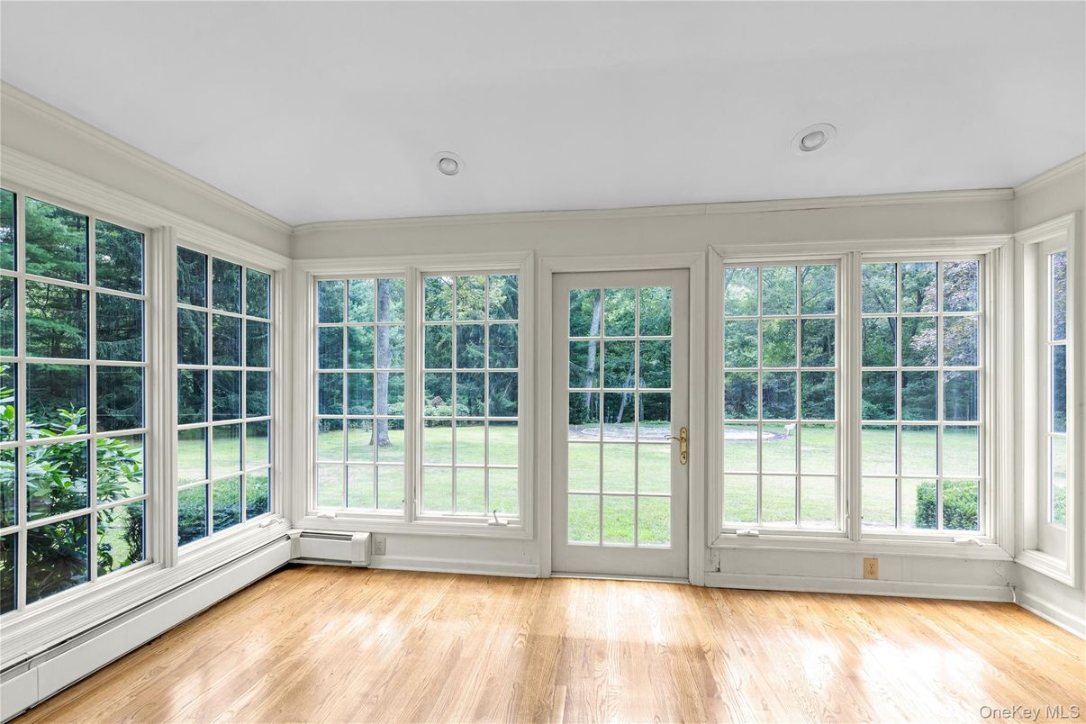 Empty room, Interior, Sun Room, Wood Texture Flooring