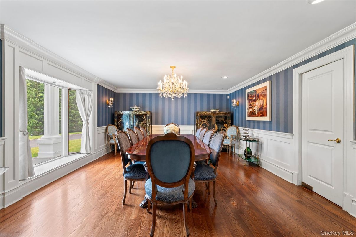 Chandelier, Dining room, Interior, Recessed Lighting, Wood Texture Flooring