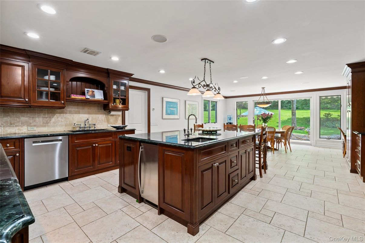 Dining room, Interior, Kitchen, Pendant Lights, Recessed Lighting, Stainless Steel Appliances