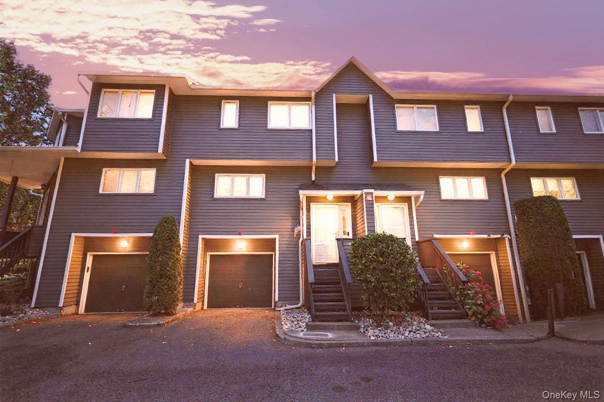 Attached, Exterior, Facade, Rowhouse