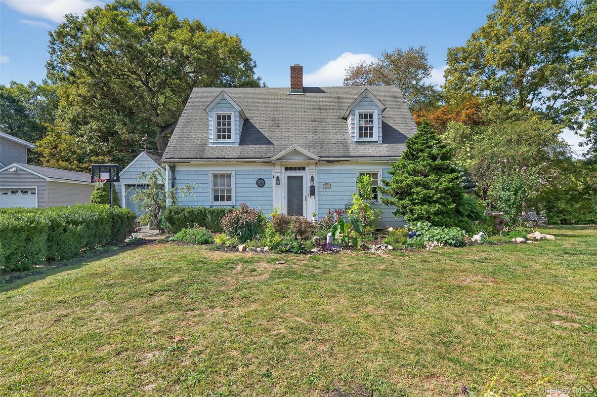 Backyard, Exterior, Facade, Cape Cod
