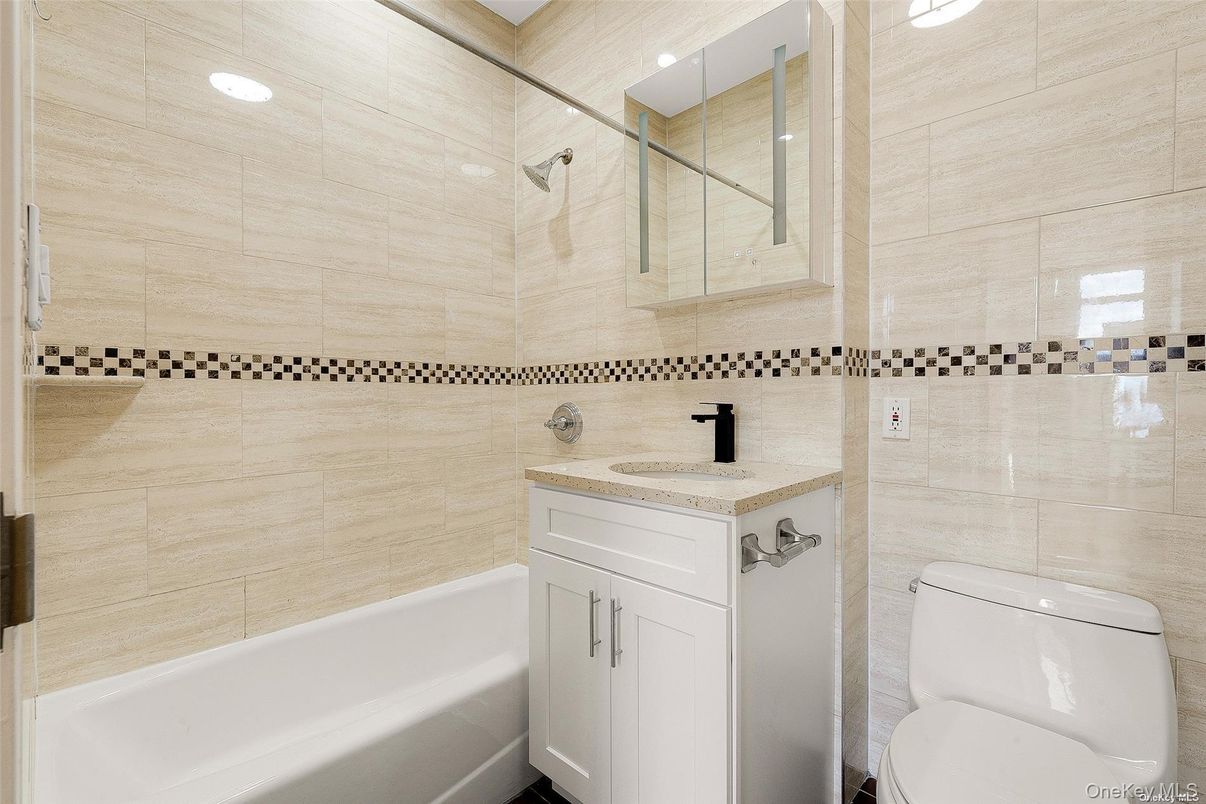 Bathroom, Interior, Recessed Lighting