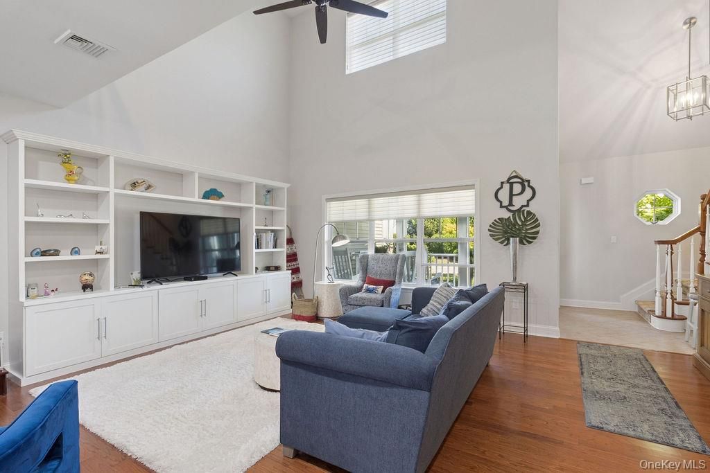 Interior, Living room, Pendant Lights, Wood Texture Flooring