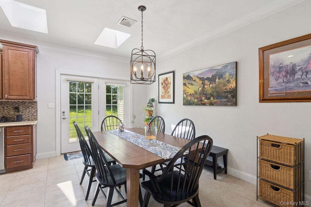 Chandelier, Dining room, Interior, Pendant Lights