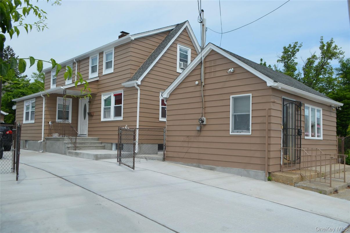 Exterior, Facade, None