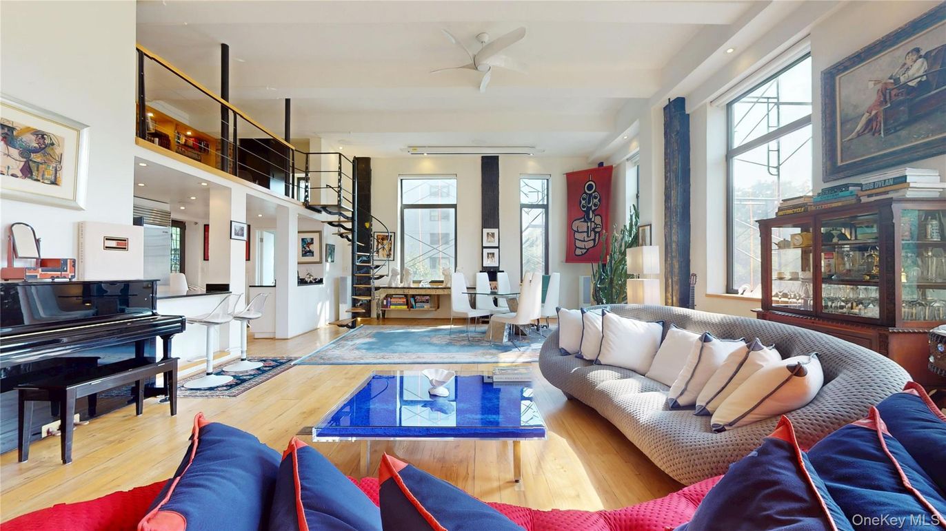 Interior, Living room, Piano, Recessed Lighting, Wood Texture Flooring