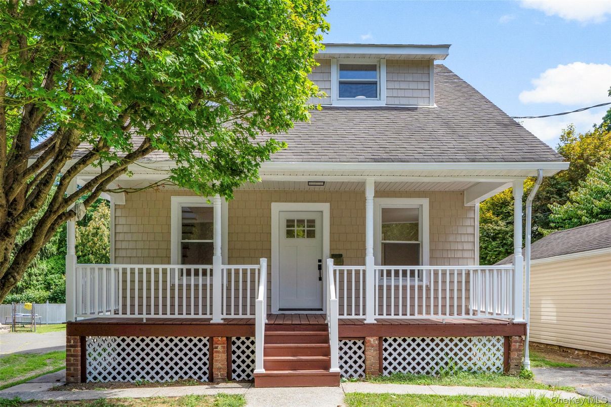 Exterior, Facade, Cape Cod