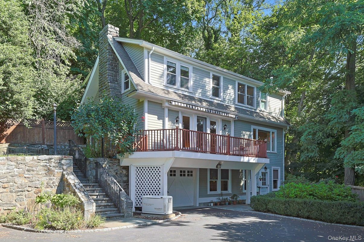 Exterior, Facade, American Foursquare