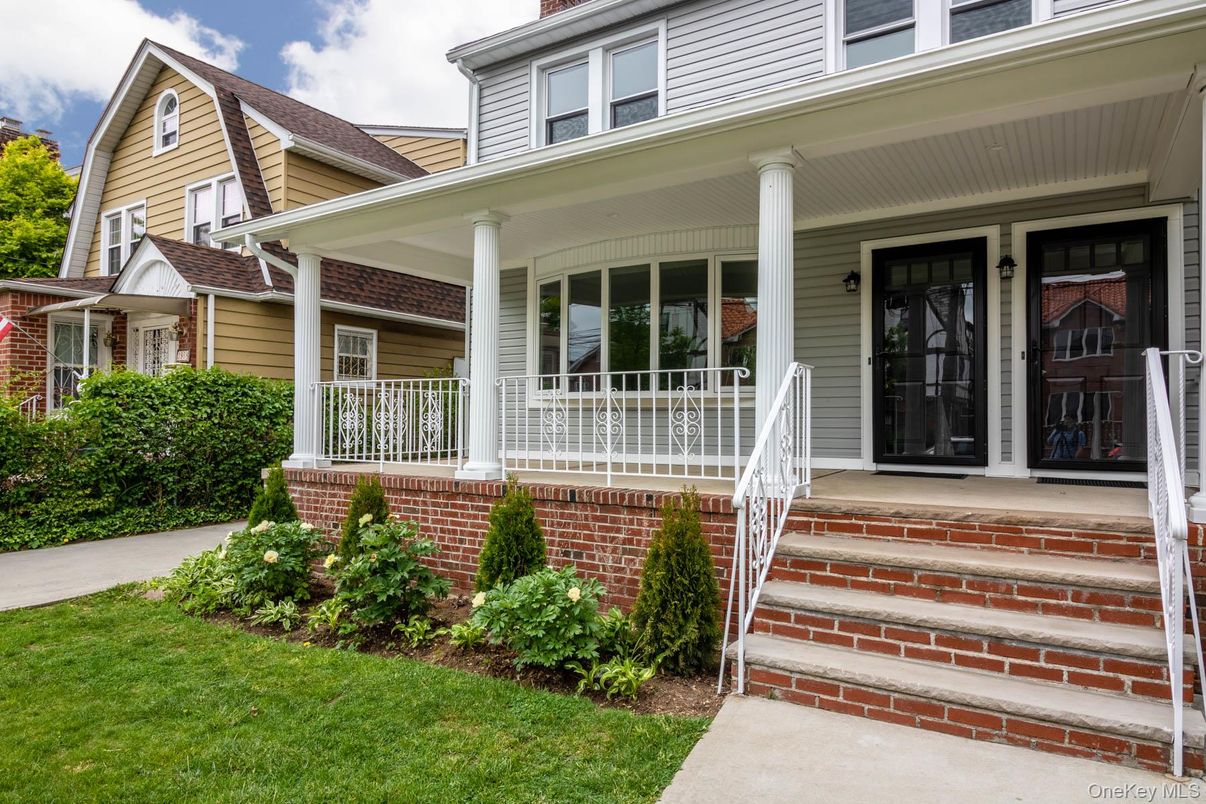 Exterior, Facade, Brick Facade, American Foursquare