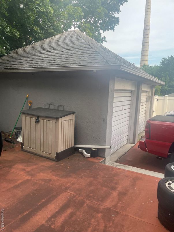 Detached Garage, Exterior, Hot Tub
