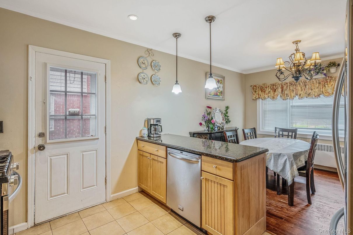 Chandelier, Dining room, Interior, Pendant Lights, Recessed Lighting, Wood Texture Flooring