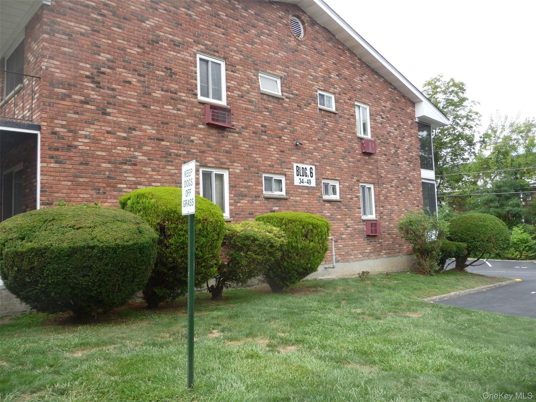 Exterior, Facade, Brick Facade, Georgian