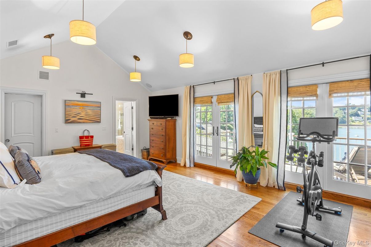 Bedroom, Fitness Equipment, Interior, Pendant Lights, Wood Texture Flooring