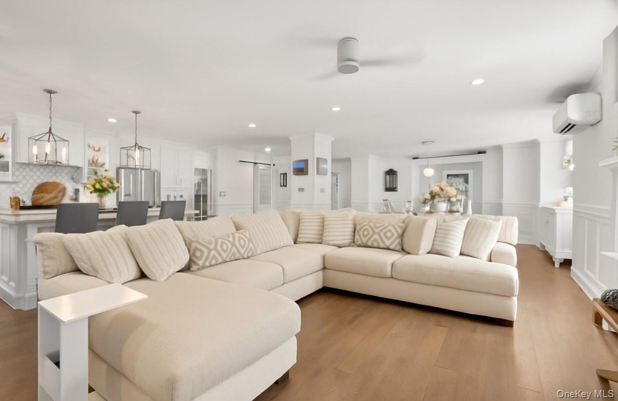 Dining room, Interior, Kitchen, Living room, Pendant Lights, Recessed Lighting, Stainless Steel Appliances, Wood Texture Flooring
