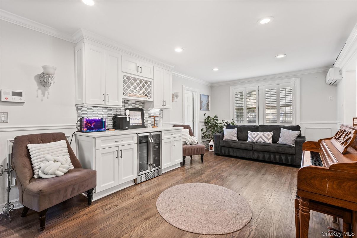 Interior, Kitchen, Living room, Piano, Recessed Lighting, Wood Texture Flooring