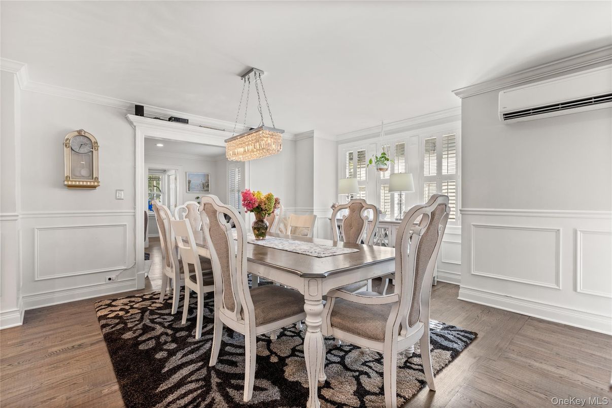 Chandelier, Dining room, Interior, Recessed Lighting, Wood Texture Flooring