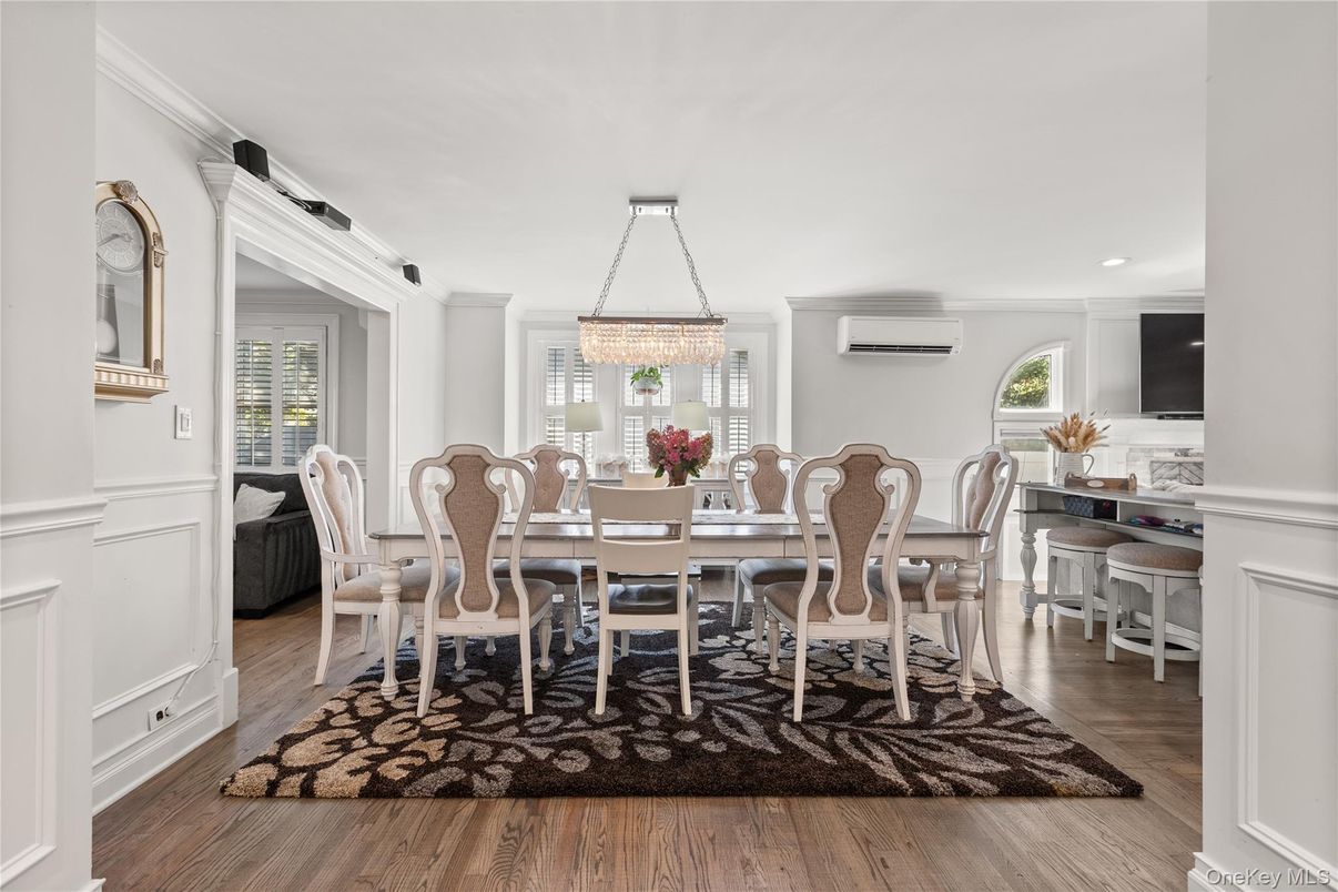 Chandelier, Dining room, Interior, Recessed Lighting, Wood Texture Flooring